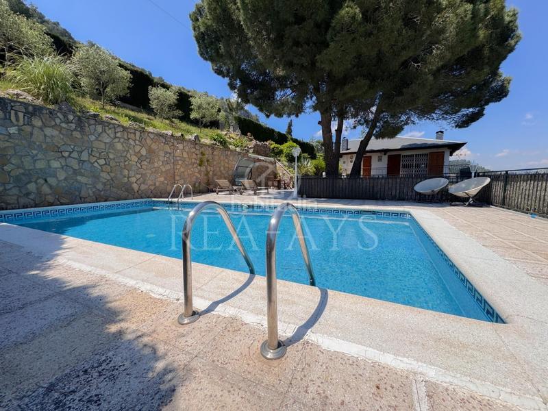 Foto 6003ab12-596b-4f6d-9d81-59bb61cdd431. Chalet espectacular chalet en zona residencial con piscina en Vallirana