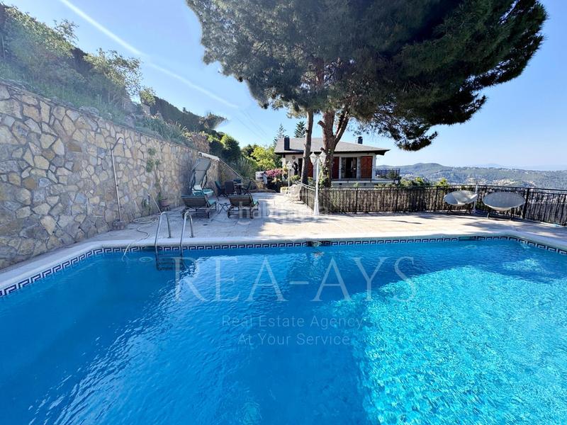 Foto 625de80c-2fc5-4a54-99ea-9b9e3fff964c. Chalet espectacular chalet en zona residencial con piscina en Vallirana