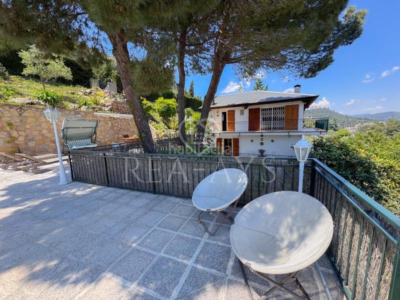 Foto 90e67da1-f850-43cd-bfbc-7beee7d3caf1. Chalet espectacular chalet en zona residencial con piscina en Vallirana