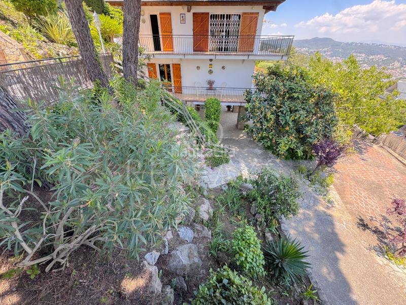 Foto a8362d74-9fd8-4f20-ae6a-1cb3f4271394. Chalet espectacular chalet en zona residencial con piscina en Vallirana