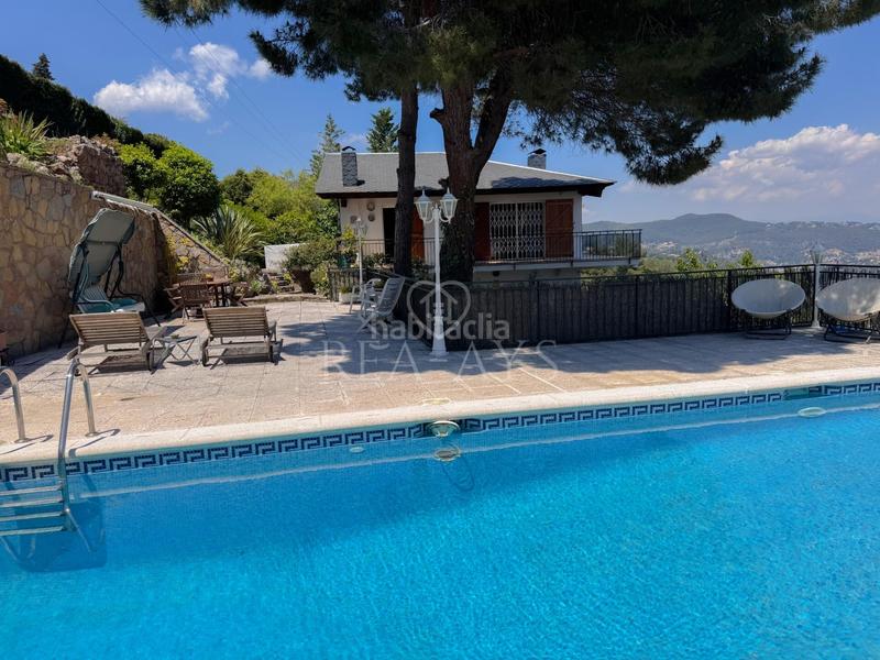 Foto c545d8d1-f00a-455a-ac2b-d3798e9483d5. Chalet espectacular chalet en zona residencial con piscina en Vallirana