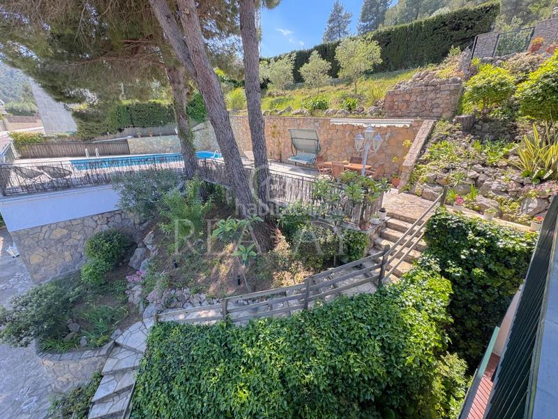 Foto c719d6fb-6fc0-4b9a-b99c-e6a32ab94eeb. Chalet espectacular chalet en zona residencial con piscina en Vallirana