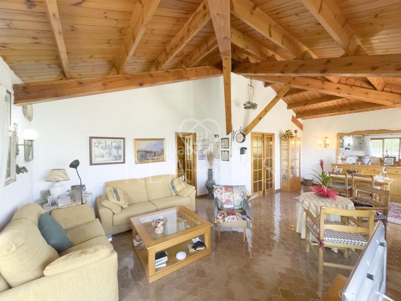 Foto e22a3e33-315e-4ddf-809d-77a3dd1906e2. Chalet espectacular chalet en zona residencial con piscina en Vallirana