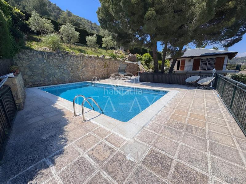 Foto eed0d490-d34e-497b-96a1-df2d6268efcf. Chalet espectacular chalet en zona residencial con piscina en Vallirana