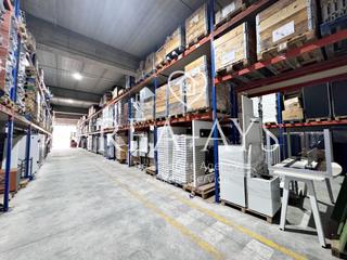 Fabrikhalle  Carrer baix llobregat. Nave industrial   seminueva  vallirana  barcelona