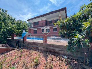 Chalet  Carrer eduard toldra. Casa con amplia piscina  vallirana   barcelona
