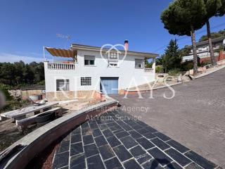Chalet  Carrer riu ter. Casa en vallirana  barcelona