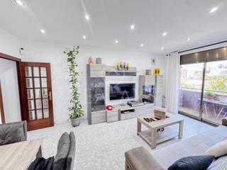 Appartement à Calle verge del pilar sn. Piso de 4 habitaciones en ripollet  barcelona