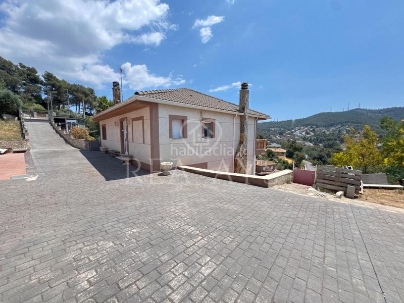 Foto 2c953ad9-fb11-4252-ae15-e76e7535e0d6. Chalet  con piscina y amplia parcela en Vallirana