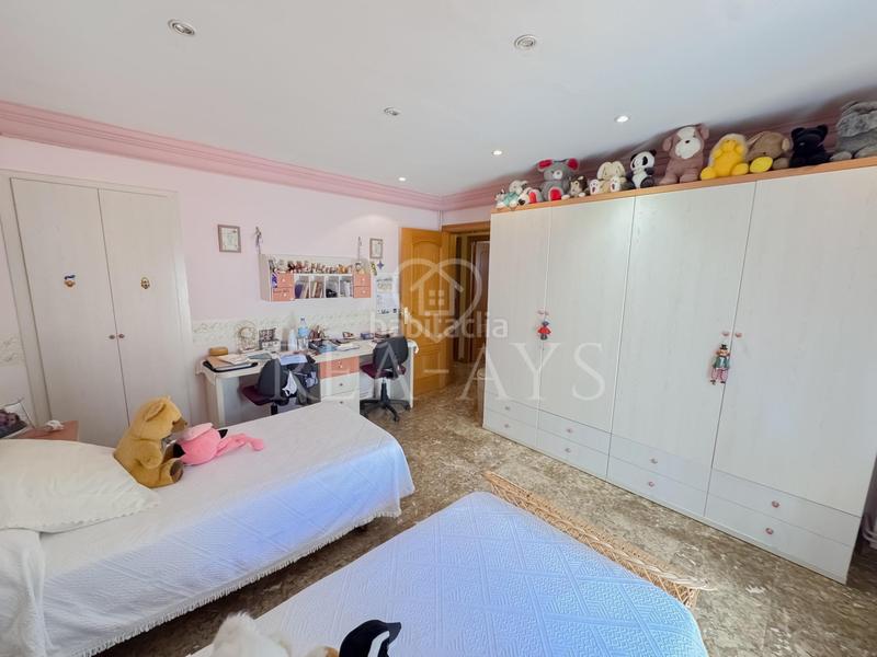 Foto 46cb55ff-f815-47ea-8f3e-1b3cddbaf9b6. Chalet  con piscina y amplia parcela en Vallirana