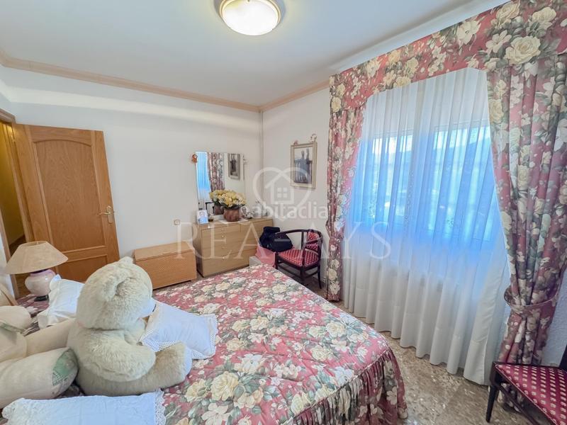 Foto 5f8fcb8f-5b7a-422c-b6c0-6432232e2230. Chalet  con piscina y amplia parcela en Vallirana
