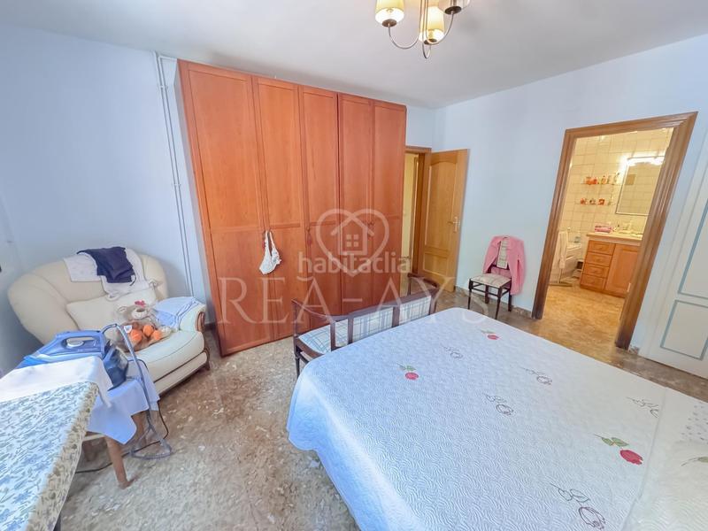 Foto 8bd67bf5-a8c1-435d-b9a5-e470906e1308. Chalet  con piscina y amplia parcela en Vallirana
