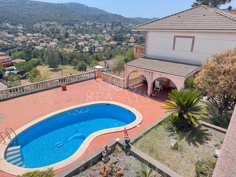 Foto 930650f3-0319-40be-8aa4-2276d8e129e4. Chalet  con piscina y amplia parcela en Vallirana