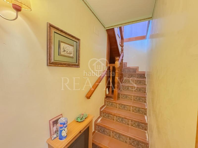 Foto 98aa984f-8f26-4433-ad86-ee13825a8425. Chalet  con piscina y amplia parcela en Vallirana