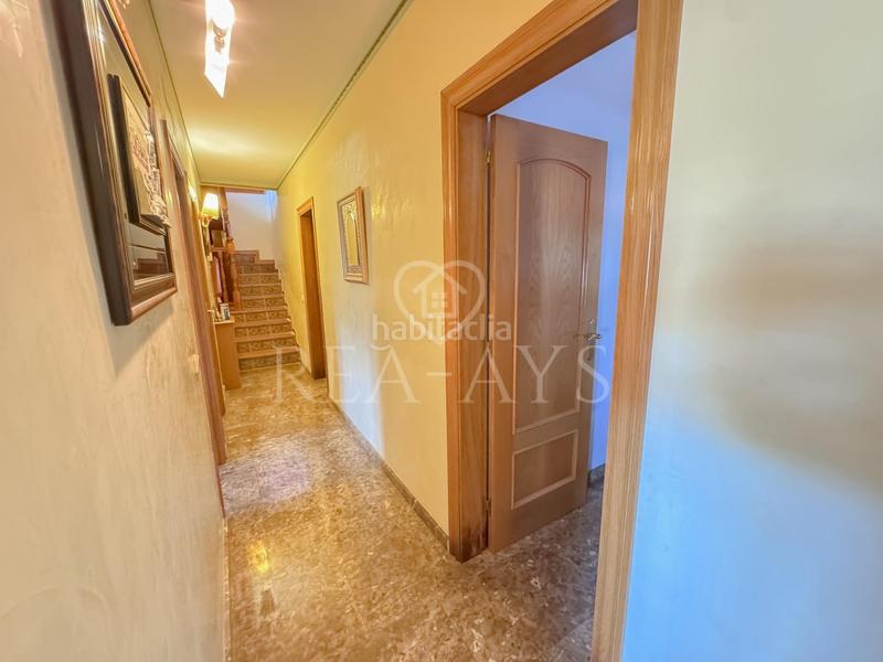 Foto aa977645-b90c-41b4-be41-121129090824. Chalet  con piscina y amplia parcela en Vallirana