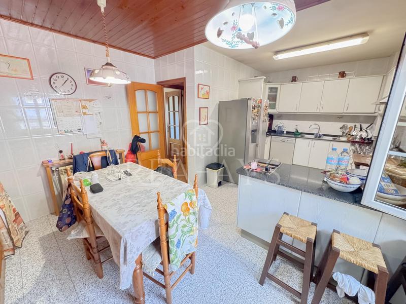 Foto aaf4c852-a411-4d76-b047-6ecbd8aa0d76. Chalet  con piscina y amplia parcela en Vallirana