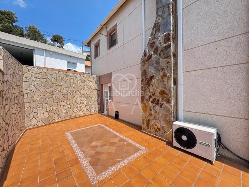 Foto b86b6cab-0f1e-40b1-ae95-ef3cfc184c5c. Chalet  con piscina y amplia parcela en Vallirana
