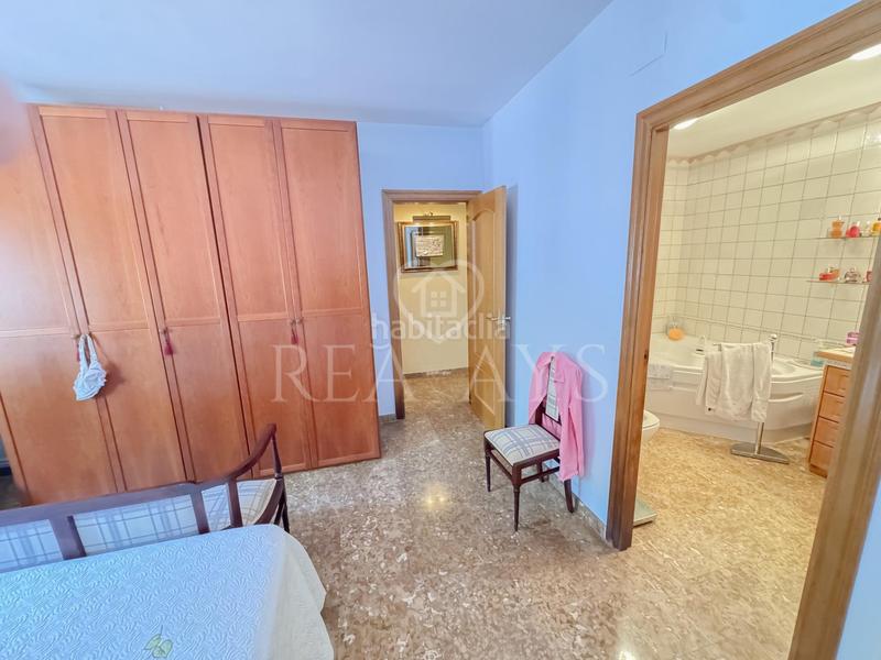 Foto c2bb4de5-f221-484f-a658-8233007022b2. Chalet  con piscina y amplia parcela en Vallirana