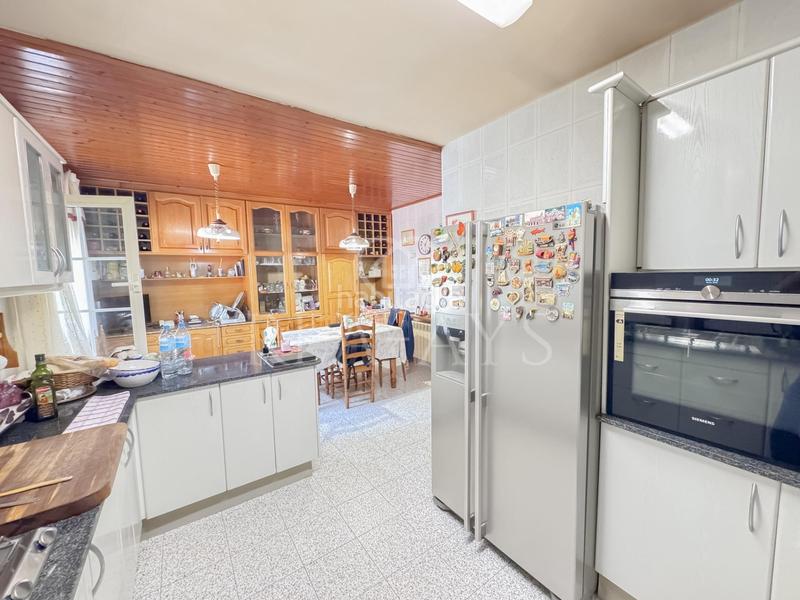 Foto e562f152-7958-420d-9288-de1d732abcdf. Chalet  con piscina y amplia parcela en Vallirana