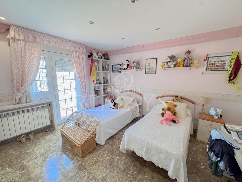 Foto f63b0ad9-eb54-4979-ab21-0d2b93af5c00. Chalet  con piscina y amplia parcela en Vallirana