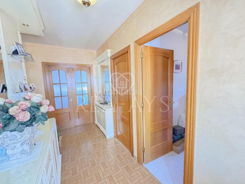 Foto fea38e9a-99fb-4162-bcd2-49a996133f1e. Chalet  con piscina y amplia parcela en Vallirana