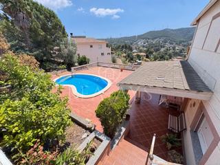 Xalet  Calle pais basc. Chalet con piscina y amplia parcela