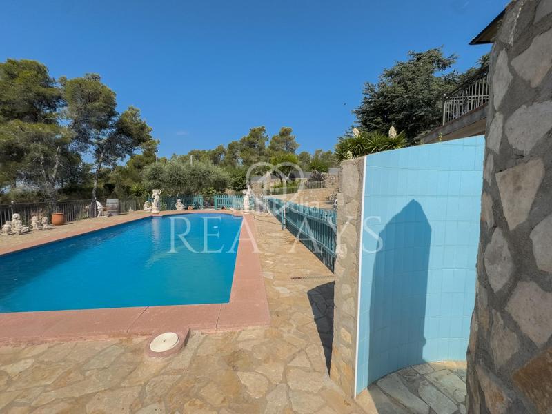 Foto 12dfc0ac-fa4b-4008-b044-2fc7a88090a2. Chalet  con piscina y parcela plana en Olesa de Bonesvalls