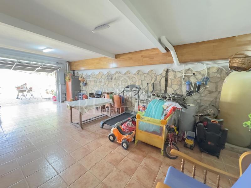 Foto 1e76c0fe-2e8c-4a03-a205-8dd843a73633. Chalet  con piscina y parcela plana en Olesa de Bonesvalls