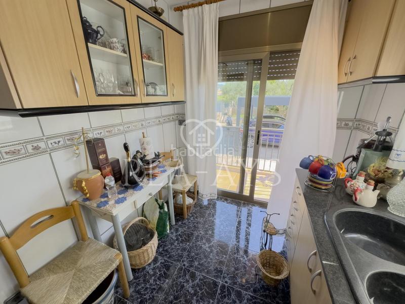 Foto 25bcce5e-a21d-4d9f-8966-32a34258d49a. Chalet  con piscina y parcela plana en Olesa de Bonesvalls