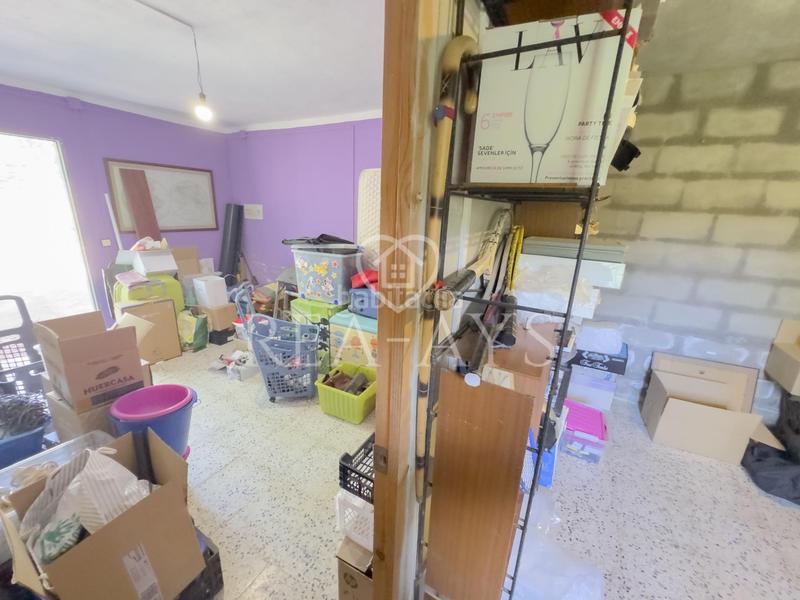 Foto 384aff83-8cb6-450a-8618-8586300bdf54. Chalet  con piscina y parcela plana en Olesa de Bonesvalls