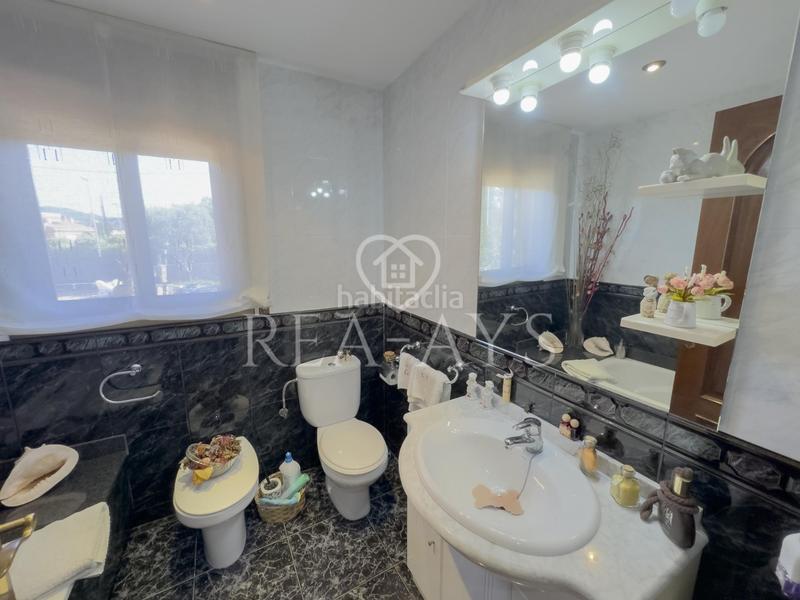 Foto 408d9996-2415-4483-af49-cdb2224b488a. Chalet  con piscina y parcela plana en Olesa de Bonesvalls