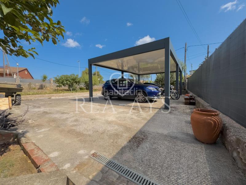 Foto 4b945fb6-3974-4847-bebc-9872ec212a2f. Chalet  con piscina y parcela plana en Olesa de Bonesvalls