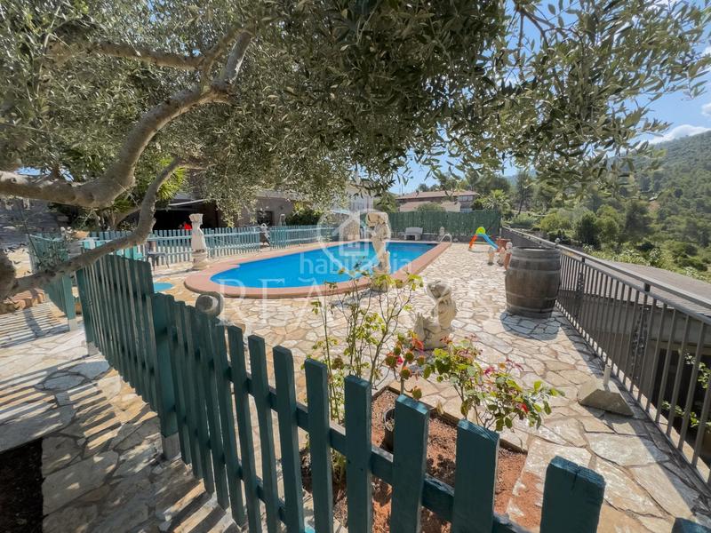 Foto 5a5557d0-b1b8-4441-9ddb-288515c7c4f7. Chalet  con piscina y parcela plana en Olesa de Bonesvalls
