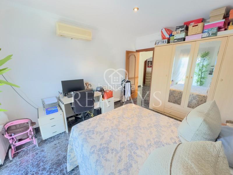 Foto 66530f5d-bd4b-4a62-ba17-37db9a6aa16b. Chalet  con piscina y parcela plana en Olesa de Bonesvalls