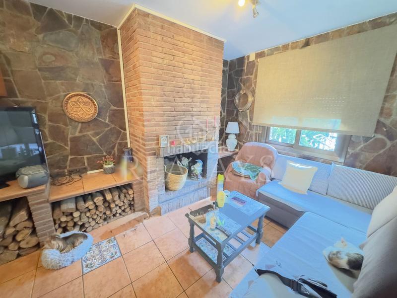 Foto 78098867-28cd-430b-8966-135c414293b3. Chalet  con piscina y parcela plana en Olesa de Bonesvalls