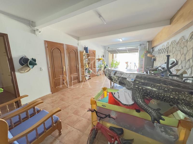 Foto 89c60404-b74c-4986-a4b6-3487a96a1fe0. Chalet  con piscina y parcela plana en Olesa de Bonesvalls