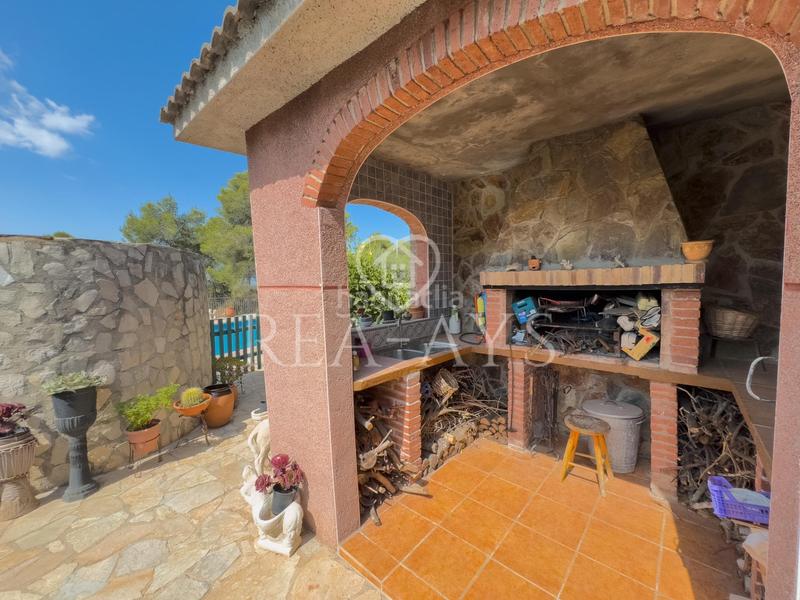 Foto a4c3e62f-1743-4313-8d75-8ffd48f7d718. Chalet  con piscina y parcela plana en Olesa de Bonesvalls