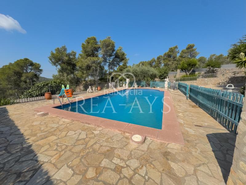Foto b3276080-fe36-4377-985b-6dafc8b5ea1c. Chalet  con piscina y parcela plana en Olesa de Bonesvalls