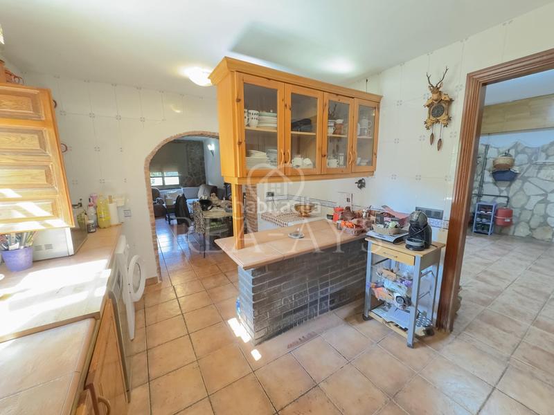 Foto bcbd43c5-77ad-4f6f-993f-71e532dac221. Chalet  con piscina y parcela plana en Olesa de Bonesvalls