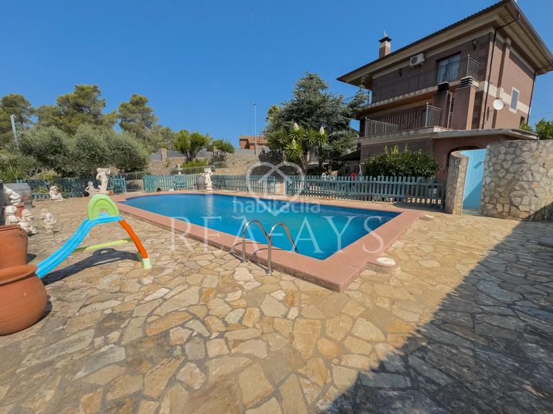 Foto c2e085c9-f7cd-4d24-8ad2-54ef3c721423. Chalet  con piscina y parcela plana en Olesa de Bonesvalls