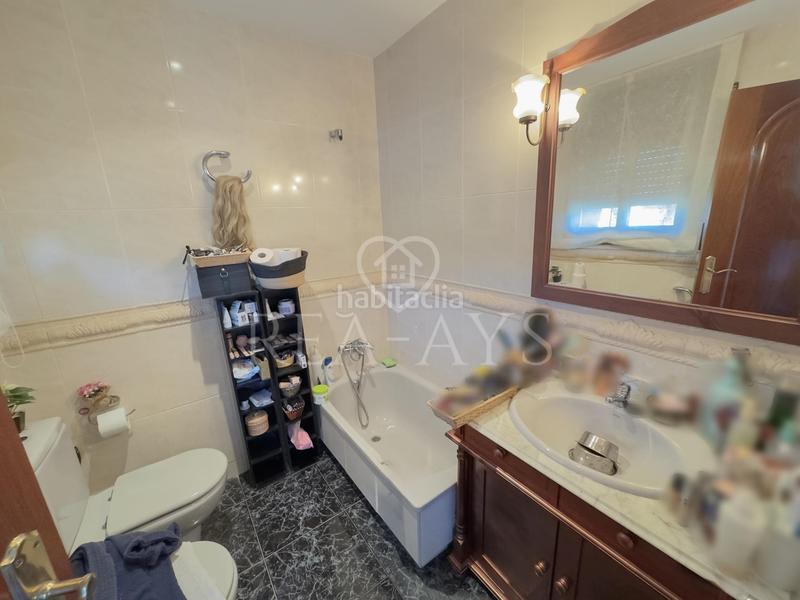 Foto c5bfd7b4-99cd-43eb-a914-e4db45adceef. Chalet  con piscina y parcela plana en Olesa de Bonesvalls