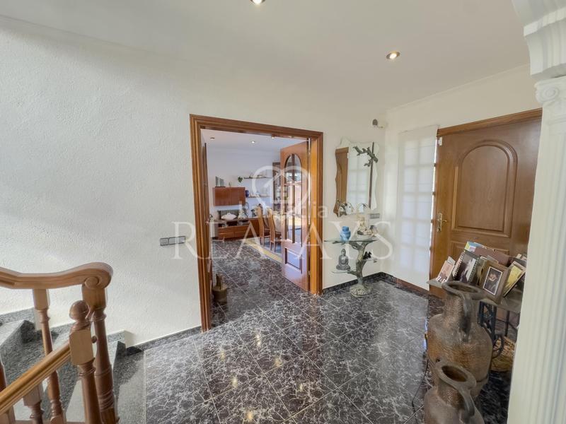Foto d6855b02-62a5-4d52-a499-f83a448f9344. Chalet  con piscina y parcela plana en Olesa de Bonesvalls