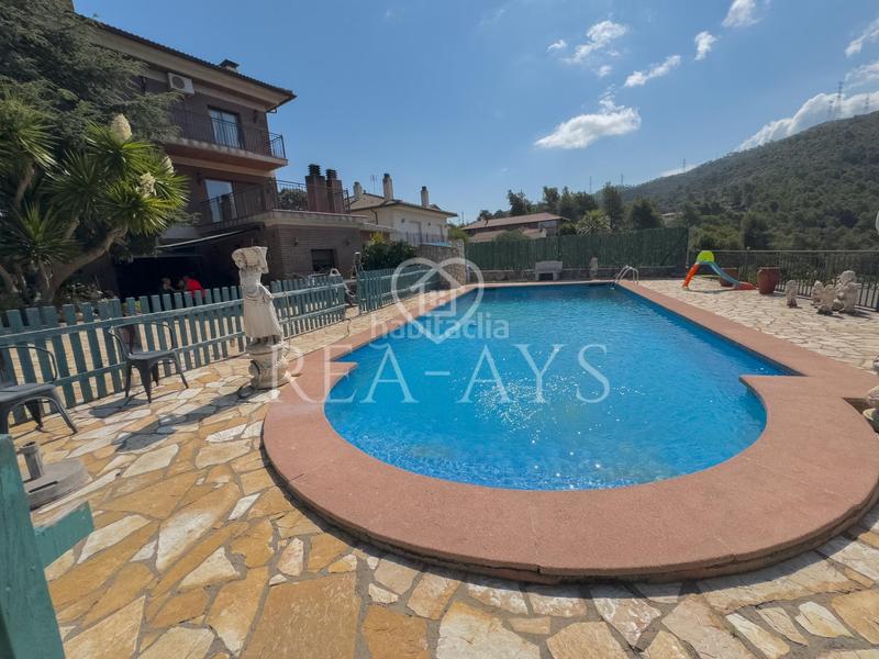 Foto d7876e2f-c9de-4530-9bc9-84df3f35691e. Chalet  con piscina y parcela plana en Olesa de Bonesvalls