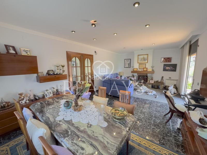 Foto dce5be1c-3c30-406d-9a64-3754a97ce5fa. Chalet  con piscina y parcela plana en Olesa de Bonesvalls