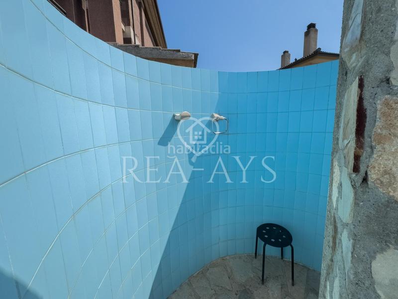 Foto e050c032-2709-4f80-a382-50d58610b70d. Chalet  con piscina y parcela plana en Olesa de Bonesvalls