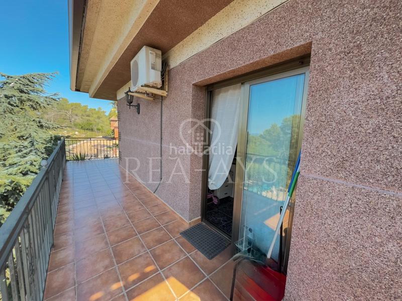 Foto fb4d81c0-e7ba-42c4-b40c-888132a0d179. Chalet  con piscina y parcela plana en Olesa de Bonesvalls