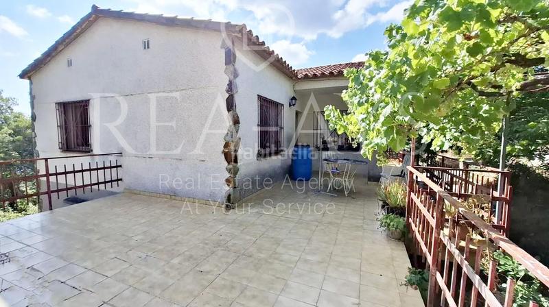 Foto 09dd56c4-8131-4bcb-9e67-63e136f94adc. Chalet oportunidad vivienda en planta urbanización en Vallirana
