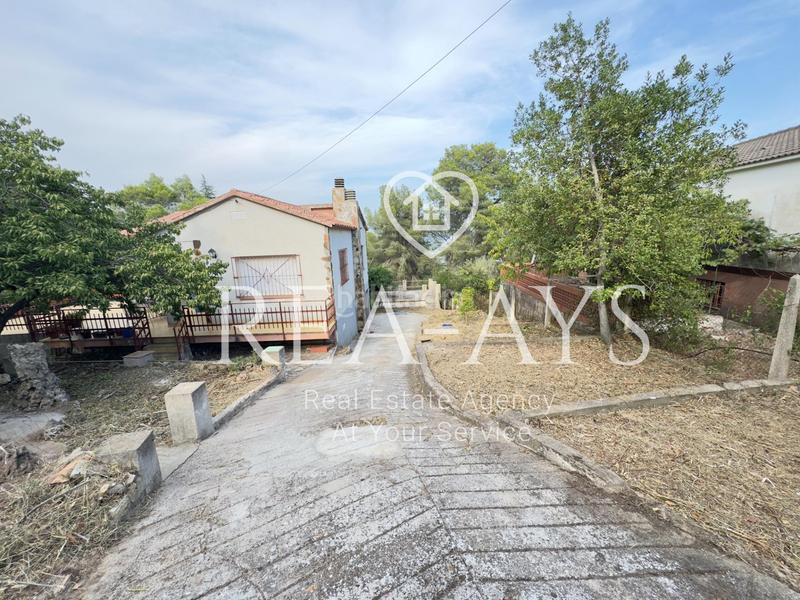 Foto 15ac29c1-1052-4f43-a7fe-d4c497c087f8. Chalet oportunidad vivienda en planta urbanización en Vallirana