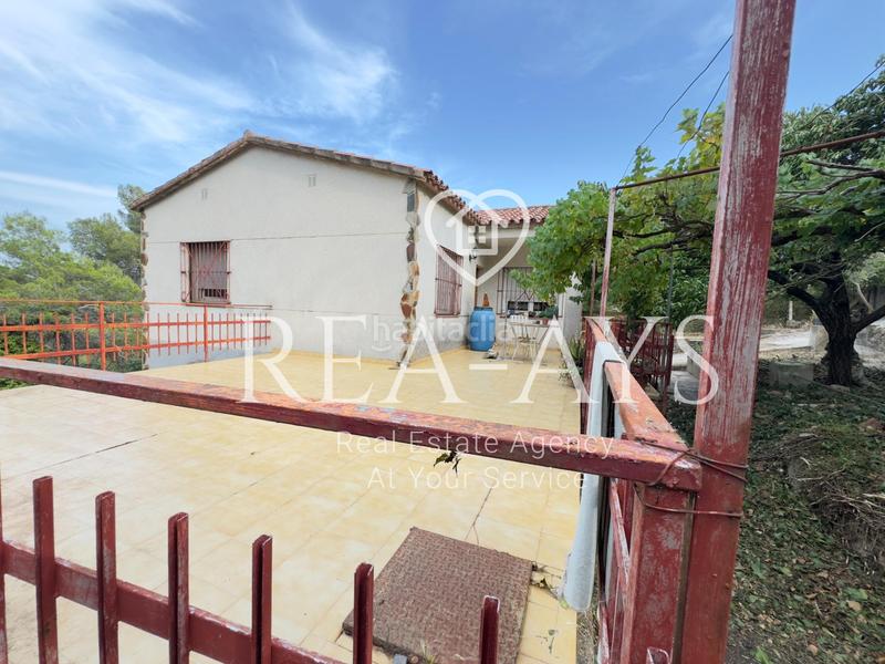 Foto 46009eef-7f95-4b43-8810-1dc6520c24bf. Chalet oportunidad vivienda en planta urbanización en Vallirana
