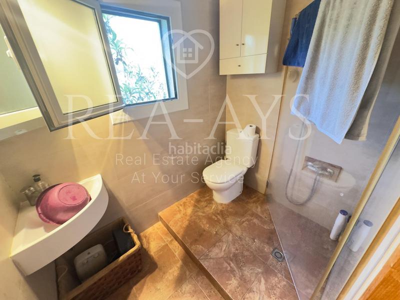 Foto 8e28f320-cb37-4c3a-a4c3-b09d235a8cdf. Chalet oportunidad vivienda en planta urbanización en Vallirana